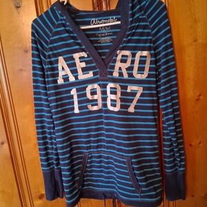Womens Aeropostale Top with Pockets & String at bottom to tightin or losin